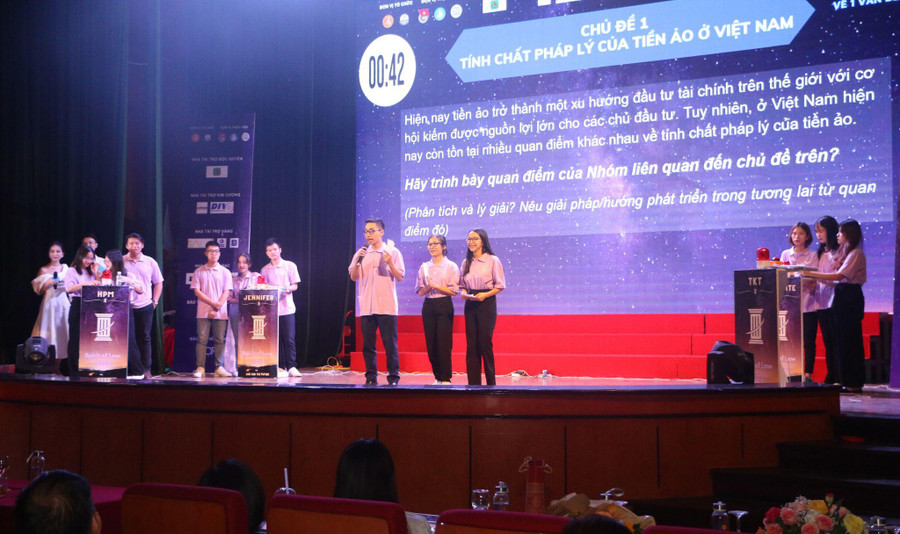 Mỗi đội thi đều có phong cách giải thích quan điểm của mình về một chủ đề riêng. Đó đều là những tình huống từ thực tế nên giúp các em cọ xát và củng cố kiến thức, kỹ năng cho mình. Mỗi đội thi đều có phong cách giải thích quan điểm của mình về một chủ đề riêng. Đó đều là những tình huống từ thực tế nên giúp các em cọ xát và củng cố kiến thức, kỹ năng cho mình.