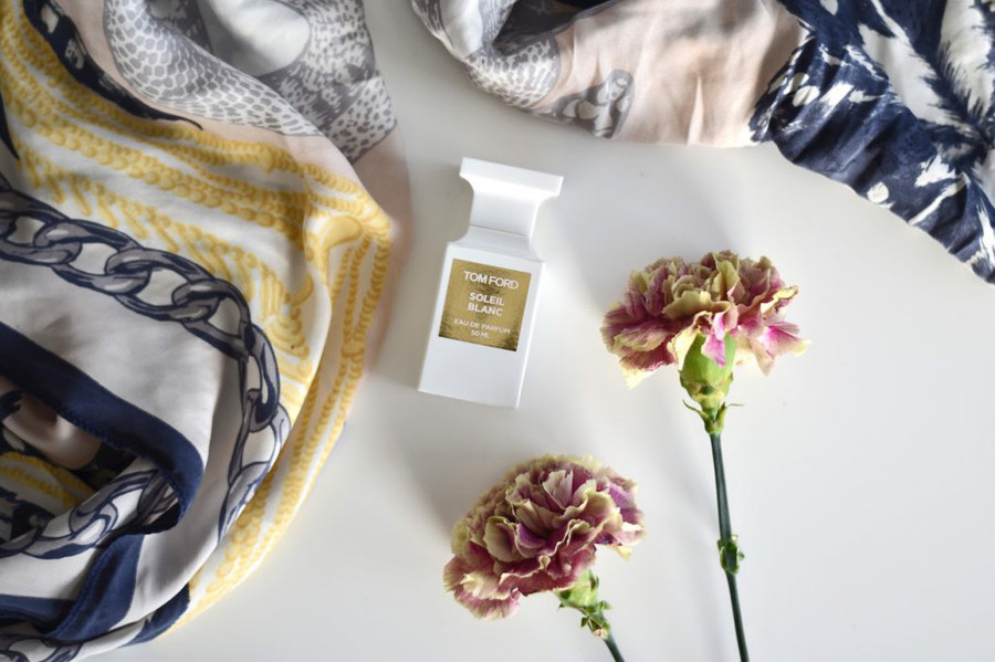 4 mẹo hay giúp lọ nước hoa của bạn luôn giữ được hương ban đầu ảnh 3 4 mẹo hay giúp lọ nước hoa của bạn luôn giữ được hương ban đầu ảnh 3