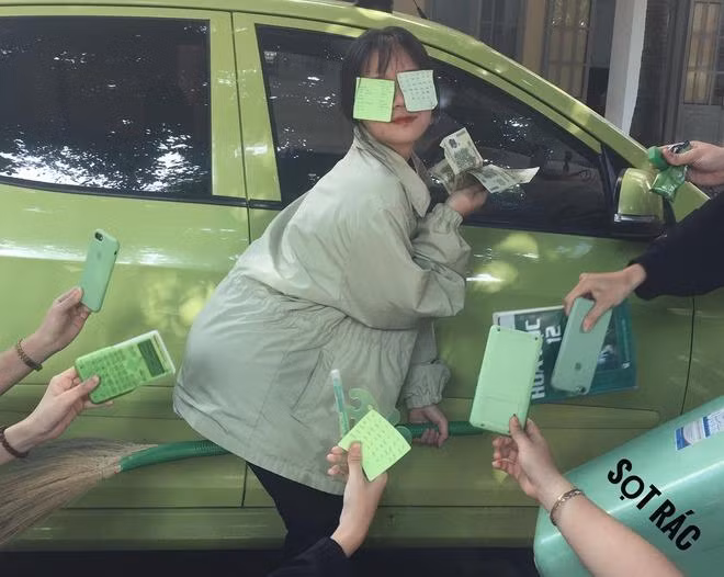 Diện đồ tone-sur-tone với những đạo cụ "bá đạo", trend mới nổi của giới học sinh là đây!