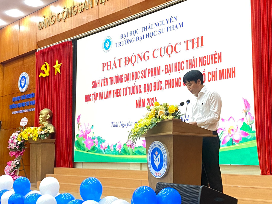 PGS.TS Từ Quang Tân, Ủy viên Ban thường vụ Đảng ủy, Phó Hiệu trưởng, Chủ tịch Công đoàn Trường phát biểu tại buổi lễ.