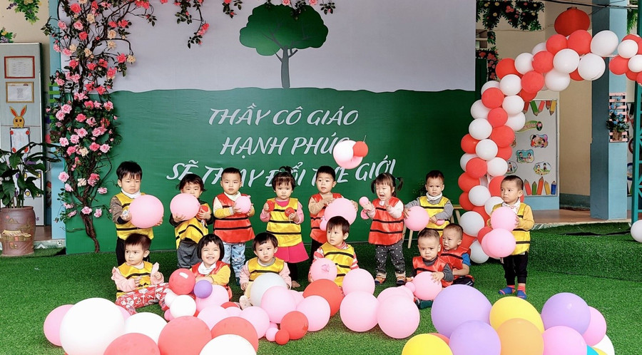 Trẻ mầm non vui chơi.