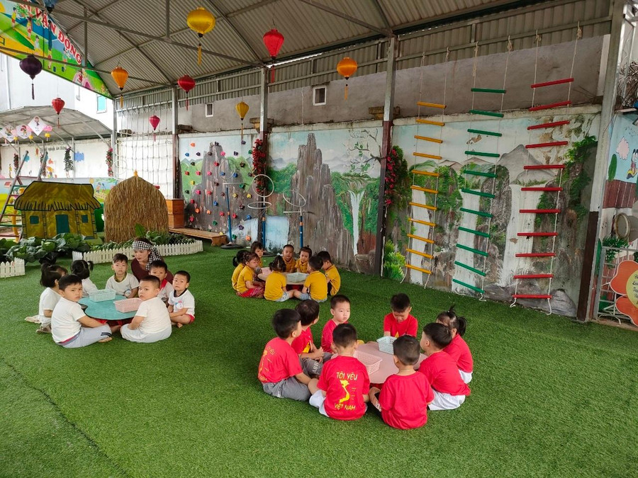 Góc học tập ngày càng được cải tạo khang trang. Góc học tập ngày càng được cải tạo khang trang.