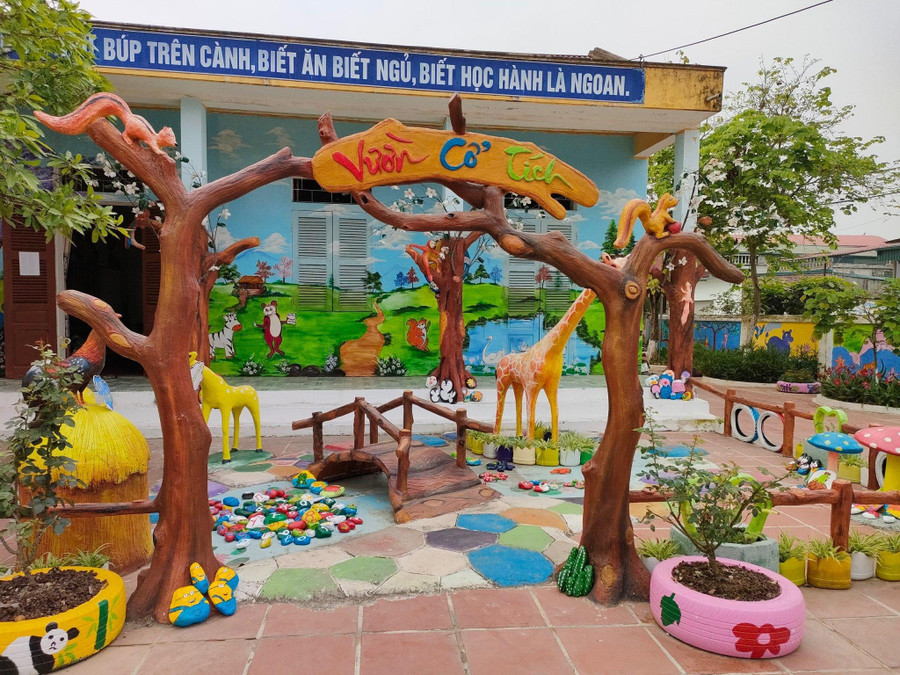 Góc thư giãn được xây dựng từ "bàn tay, khối óc" của tập thể sư phạm nhà trường. Góc thư giãn được xây dựng từ "bàn tay, khối óc" của tập thể sư phạm nhà trường.