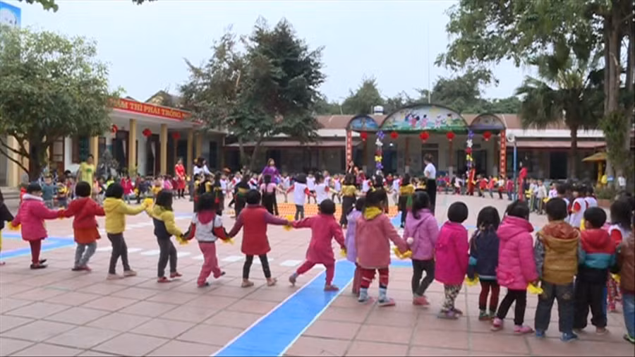 Hoạt động tập thể của cô trò nhà trường.