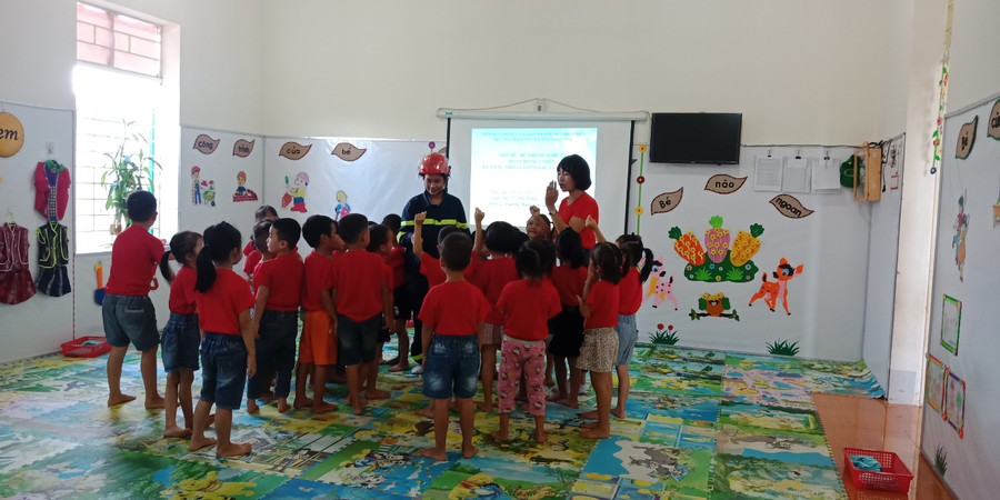 Lồng ghép tuyên truyền các biện pháp phòng cháy, chữa cháy. Lồng ghép tuyên truyền các biện pháp phòng cháy, chữa cháy.