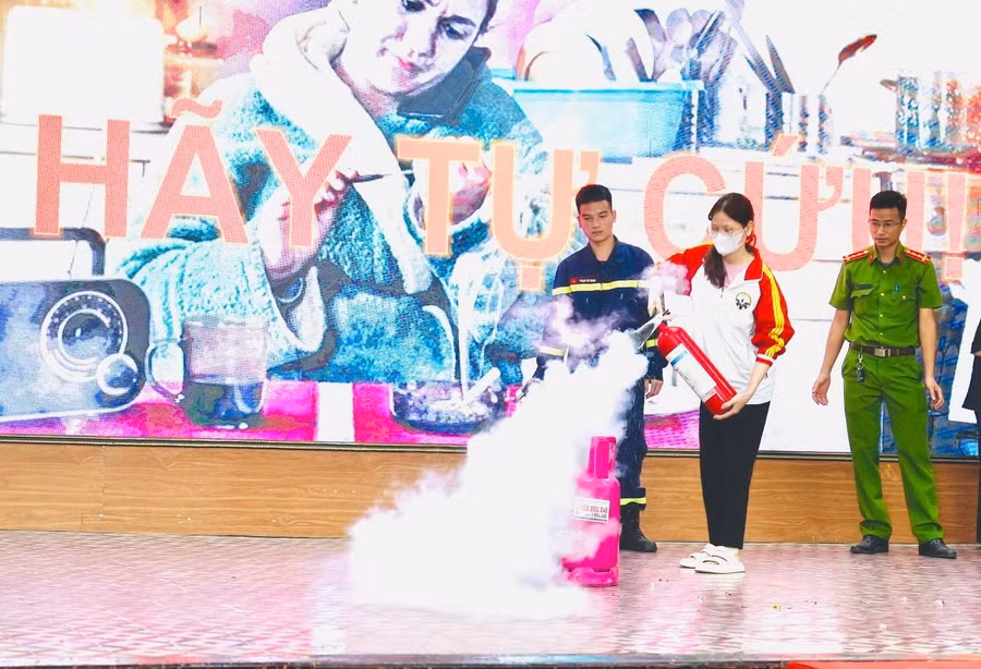 Nâng cao kiến thức phòng cháy chữa cháy cho sinh viên.