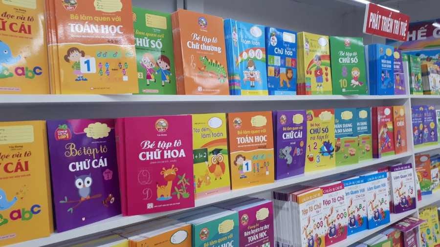 Các trường Tiểu học đang lựa chọn SGK theo hướng dẫn của Bộ GD&ĐT và Sở GD&ĐT Nam Định. Các trường Tiểu học đang lựa chọn SGK theo hướng dẫn của Bộ GD&ĐT và Sở GD&ĐT Nam Định.