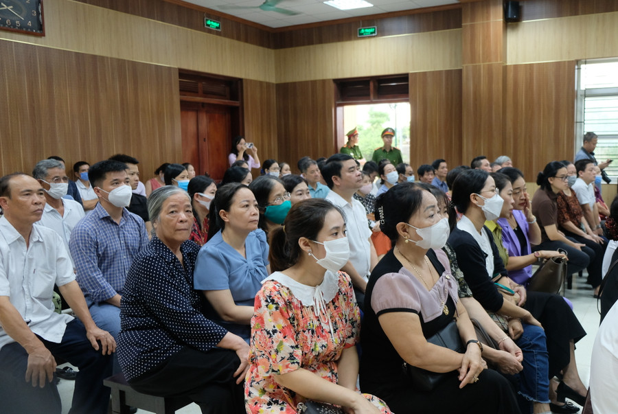 Nhiều người quan tâm tới dự phiên toà. (Ảnh: BM) Nhiều người quan tâm tới dự phiên toà. (Ảnh: BM)