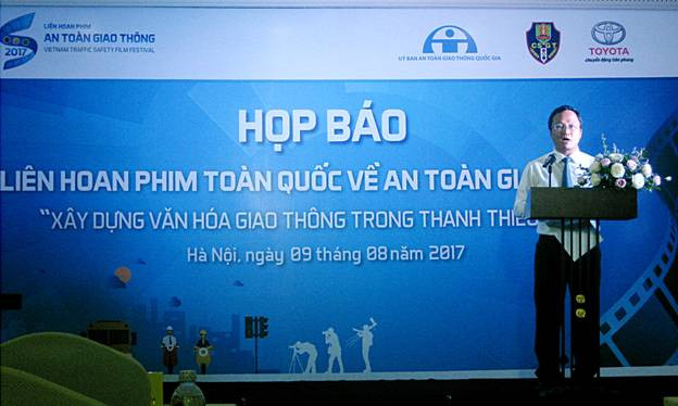 Ông Khuất Việt Hùng – Phó Chủ tịch chuyên trách Ủy ban An toàn giao thông Quốc gia phát biểu tại cuộc họp báo