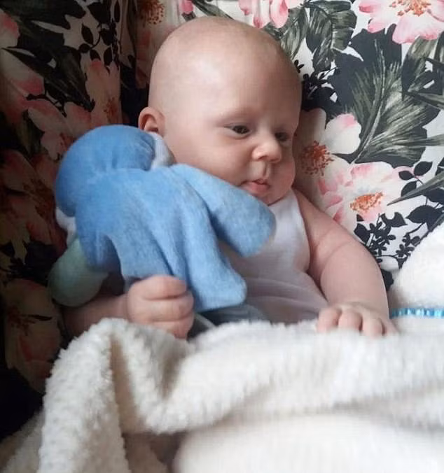 Vừa biết mình mang thai, ngay hôm sau bà mẹ này lên bàn đẻ sinh hạ cậu con trai kháu khỉnh - Ảnh 6.