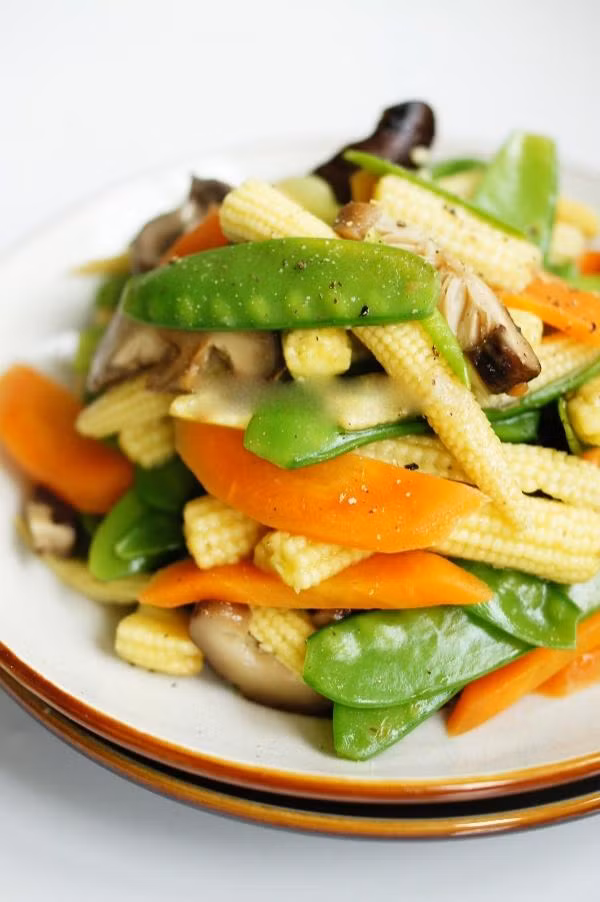 Cách làm món rau củ xào chay đơn giản và chống ngấy - Ảnh 1 Cách làm món rau củ xào chay đơn giản và chống ngấy - Ảnh 1