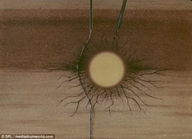 Vụ nổ làm tắt đám cháy trong 23 giây Vụ nổ làm tắt đám cháy trong 23 giây