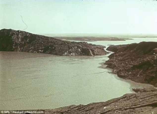 Hồ Chagan còn tồn tại tới ngày nay, bị nhiễm xạ nên gọi là hồ Nguyên tử Hồ Chagan còn tồn tại tới ngày nay, bị nhiễm xạ nên gọi là hồ Nguyên tử