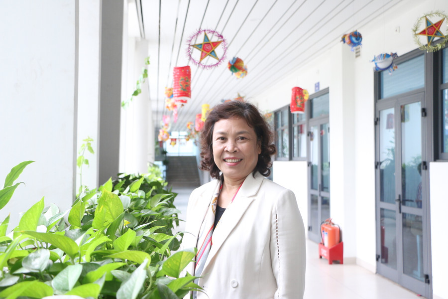 Cô Nghiêm Thị Hằng Nga - Hiệu trưởng Trường Tiểu học Thịnh Hào. Cô Nghiêm Thị Hằng Nga - Hiệu trưởng Trường Tiểu học Thịnh Hào.