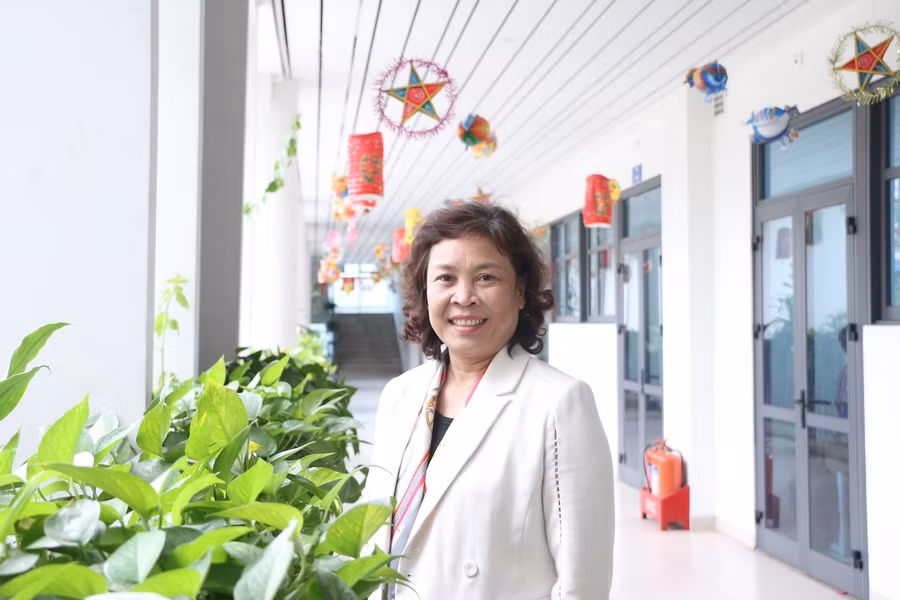 Cô Nghiêm Thị Hằng Nga - Hiệu trưởng Trường Tiểu học Thịnh Hào.