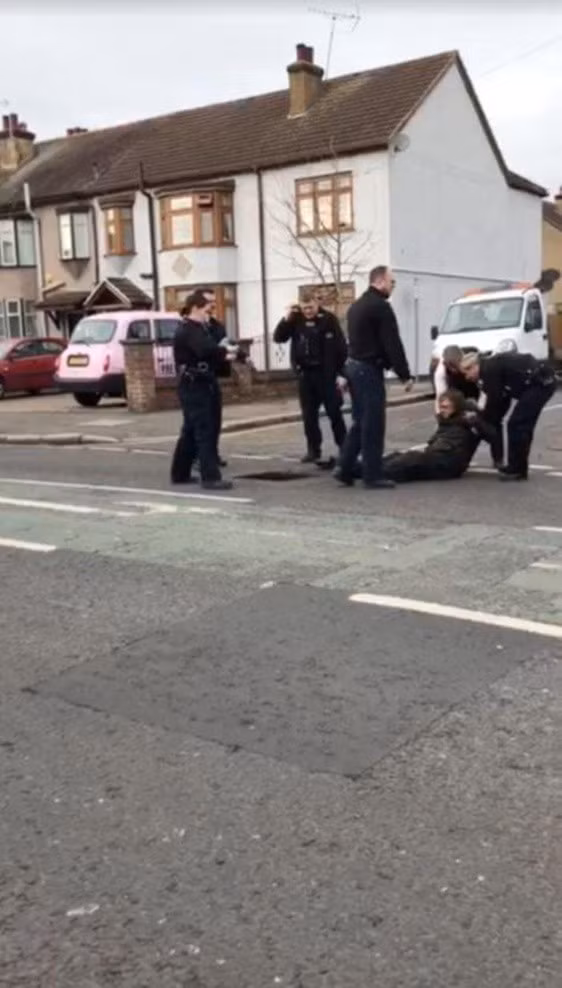 Hoàn toàn mệt mỏi sau 24 giờ mắc kẹt