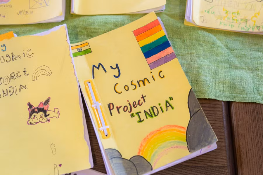 Sổ ghi chép của các em học sinh khi thực hiện Dự án nghiên cứu học thuật liên môn