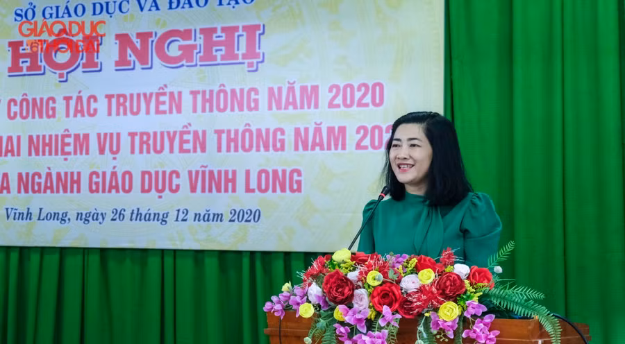 Bà Nguyễn Thị Ngọc Bích, Phó Giám đốc Sở GD&ĐT tỉnh Vĩnh Long phát biểu tại hội nghị.