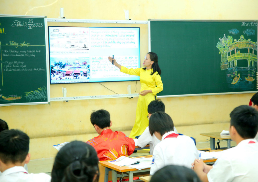 Cô Tươi thường xuyên tìm tòi và áp dụng các phương pháp mới để tăng hứng thú học Lịch sử cho học trò.