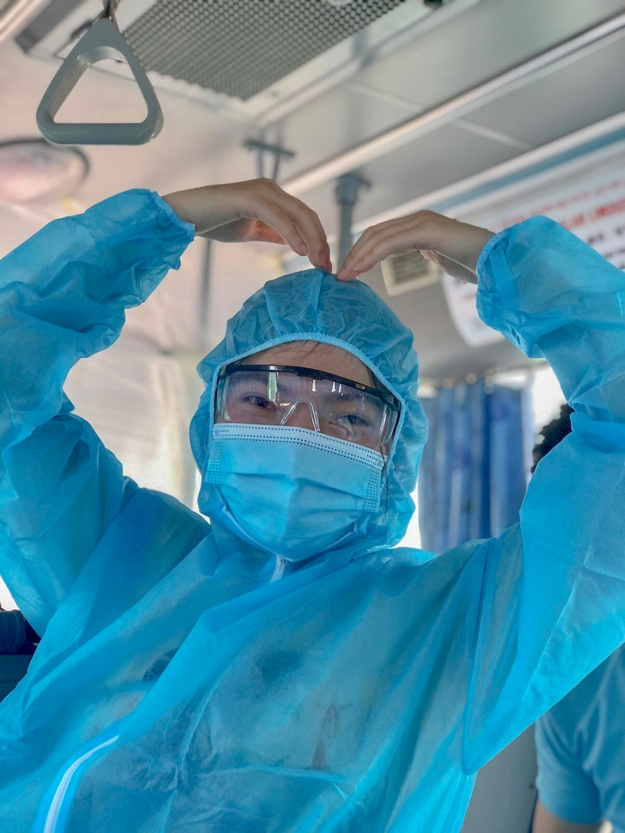 Thùy Dương luôn vui vẻ, lạc quan và có niềm tin vào cuộc sống. Thùy Dương luôn vui vẻ, lạc quan và có niềm tin vào cuộc sống.