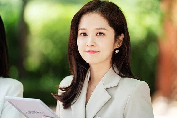 Jang Nara luôn cho thấy một hình ảnh rạng rỡ, xinh đẹp không chút góc chết khi xuất hiện trước ống kính truyền thông.