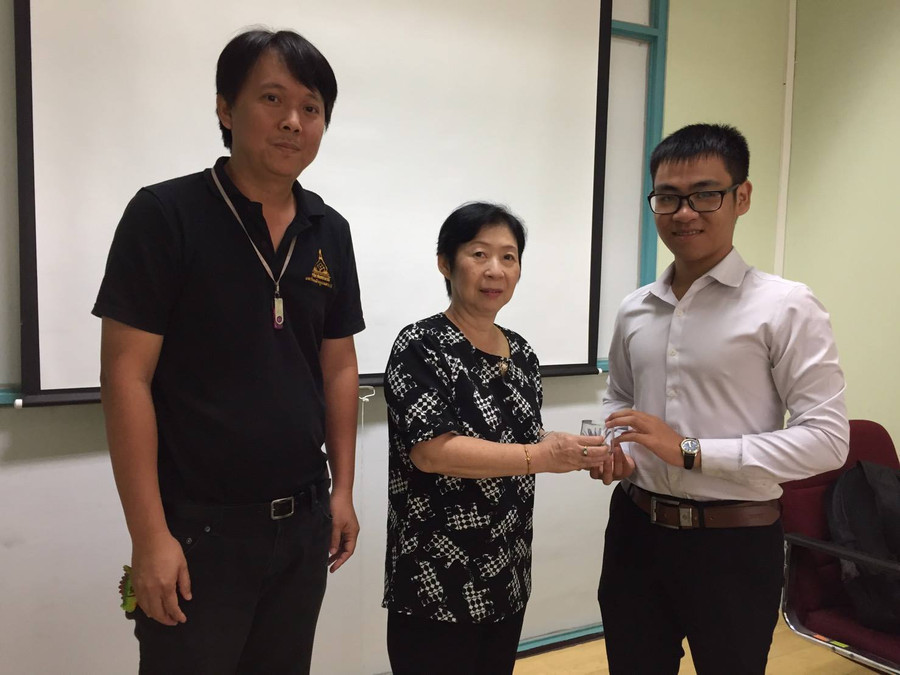 Sinh viên Tôn Thất Bảo Hân (Lớp Kỹ thuật cơ sở hạ tầng K49- Sinh viên năm thứ 3) báo cáo kết quả quá trình trao đổi học tập tại trường Đại học Ubon Ratchathani, Thái Lan