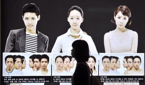 Nhiều sinh viên Hàn Quốc “bất chấp” để có tiền đi thẩm mỹ 