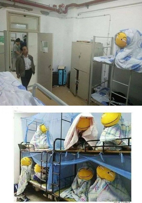 Nửa đêm tại ký túc xá nam.