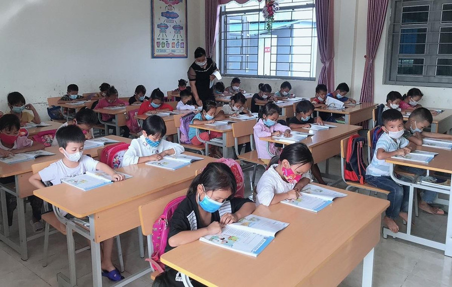 Cô trò Trường Tiểu học số 2 thị trấn Tân Uyên, huyện Tân Uyên nỗ lực thực hiện Chương trình GDPT mới. Cô trò Trường Tiểu học số 2 thị trấn Tân Uyên, huyện Tân Uyên nỗ lực thực hiện Chương trình GDPT mới.