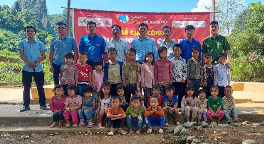 Lễ khởi công công trình “Trường đẹp cho em” tại điểm trường bản Nậm Pẻ.