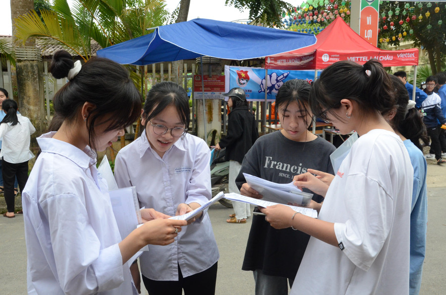 Nhiều thí sinh đánh giá đề thi môn Lịch sử và Sinh học tương đối khó.