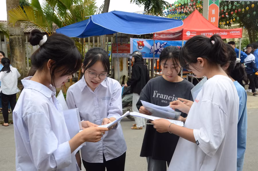 Nhiều thí sinh đánh giá đề thi môn Lịch sử và Sinh học tương đối khó.