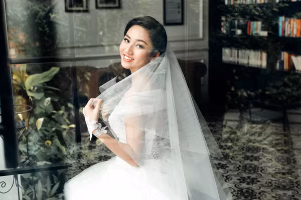 Á hậu Ngô Trà My đẹp rạng ngời trong ảnh cưới