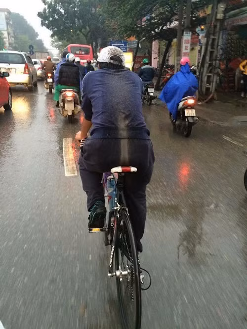 Cơn mưa ngang qua.