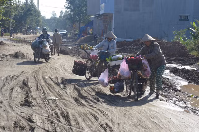 Quảng Ngãi: Kỳ lạ con đường dài hơn 300 m làm suốt 5 năm không xong ảnh 4