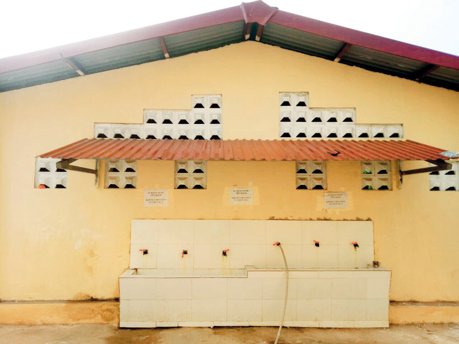 Công trình vệ sinh Trường TH và THCS Thanh Phát (Sơn Dương, Tuyên Quang) mới xây xong do UBND huyện Sơn Dương đầu tư Công trình vệ sinh Trường TH và THCS Thanh Phát (Sơn Dương, Tuyên Quang) mới xây xong do UBND huyện Sơn Dương đầu tư