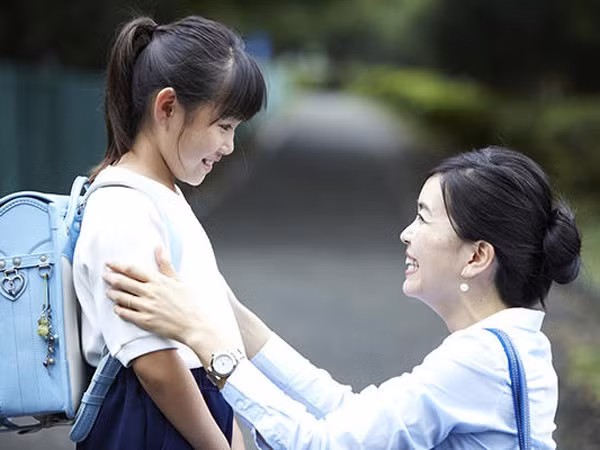 Mỗi ngày cha mẹ làm 6 điều một phút này, đứa trẻ sẽ khác biệt rõ rệt - Ảnh 2.