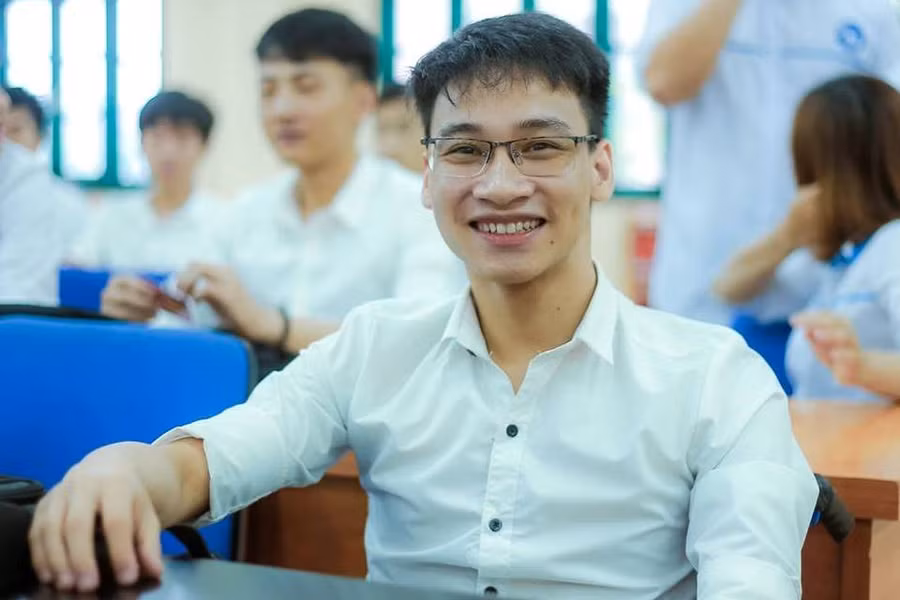 SV Nguyễn Văn Tuân tự tin trong lớp học