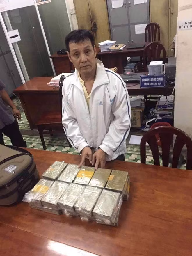 su that cuoc song vuong gia cua cac ong trum va hanh trinh pha nhung chuyen an khung hinh anh 5