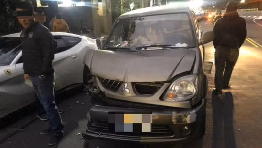 Phép màu cho anh chàng ngủ gật đâm liền một lúc 3 chiếc Ferrari - 1