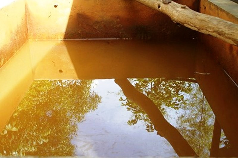 Hệ lụy từ dự án là ô nhiễm môi trường nước nhiễm phèn nặng