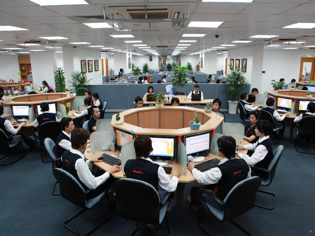 Theo chuyên gia an ninh mạng, dường như người Việt còn dễ dãi trong an toàn thông tin, khiến Facebook, email, máy tính kết nối Internet vẫn bị virus và hacker đột nhập dễ dàng Theo chuyên gia an ninh mạng, dường như người Việt còn dễ dãi trong an toàn thông tin, khiến Facebook, email, máy tính kết nối Internet vẫn bị virus và hacker đột nhập dễ dàng