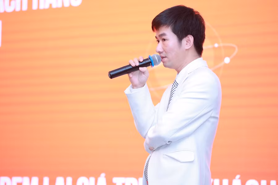  CEO Bùi Ngọc Tự phát biểu tại họp báo.