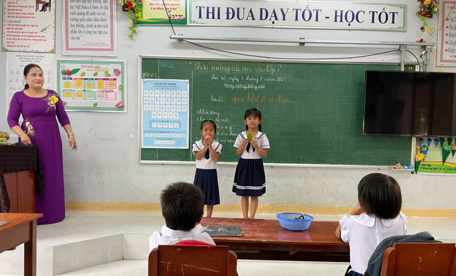 Một buổi dạy tăng cường tiếng Việt vào dịp hè tại Trường Tiểu học Long Mai (Minh Long). Một buổi dạy tăng cường tiếng Việt vào dịp hè tại Trường Tiểu học Long Mai (Minh Long).