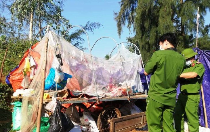 Cơ quan chức năng khám nghiệm hiện trường Lời khai lạnh gáy của nữ quái đâm chết bạn trai trong đêm Valentine