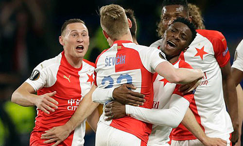 Sevcik (giữa) lập cú đúp trong vòng ba phút cho Prague Sevcik (giữa) lập cú đúp trong vòng ba phút cho Prague