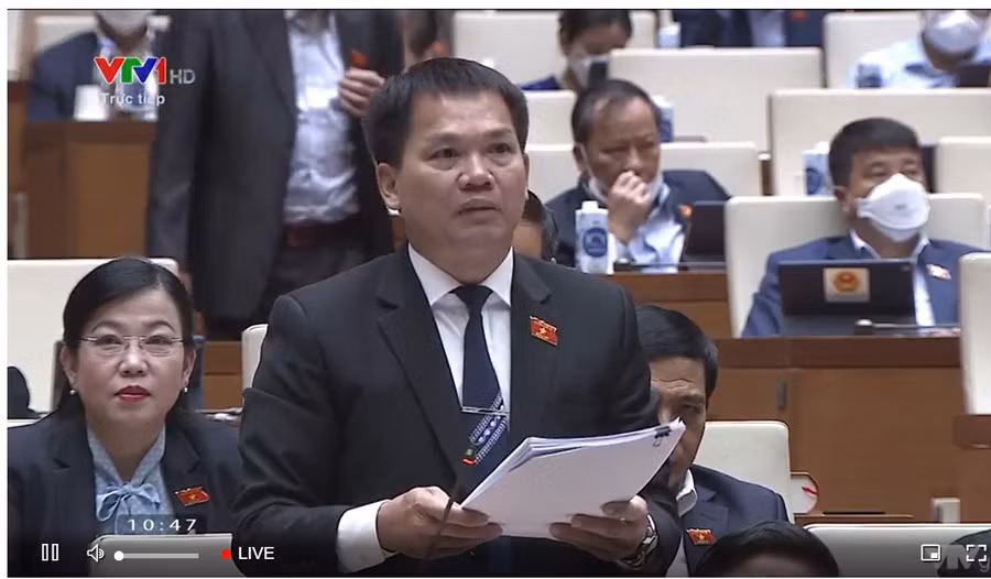 Đại biểu Dương Khắc Mai đặt câu hỏi. Ảnh chụp màn hình.