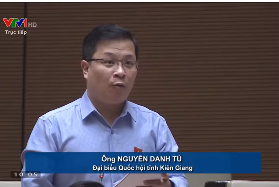 Đại biểu Nguyễn Danh Tú đặt câu hỏi. Ảnh chụp màn hình.