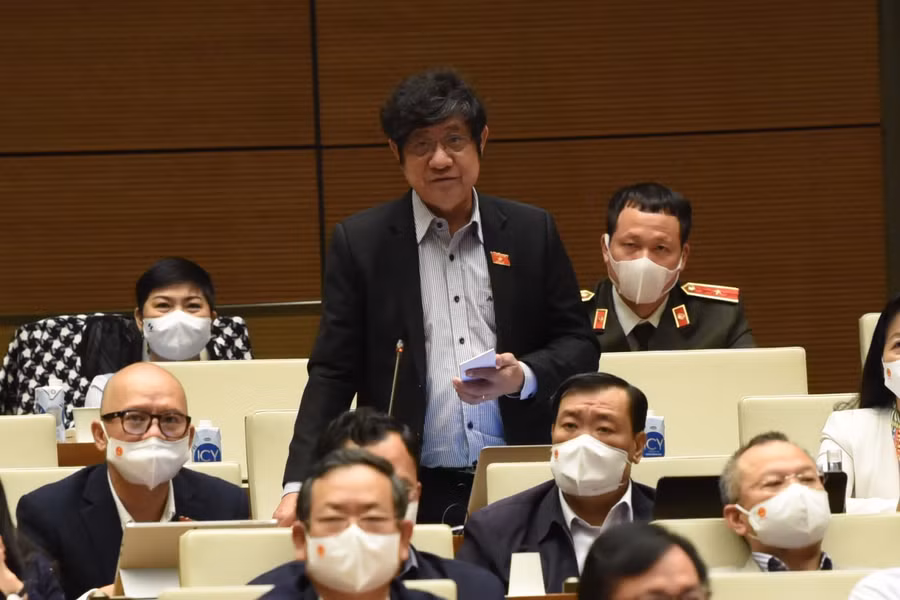 Đại biểu Nguyễn Huy Thái (đoàn Bạc Liêu) đặt câu hỏi. Ảnh: Quang Khánh