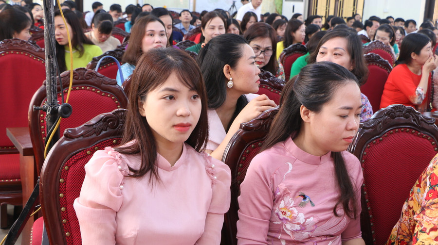 Toàn huyện Đan Phượng hiện có trên 2.600 cán bộ, giáo viên, nhân viên.